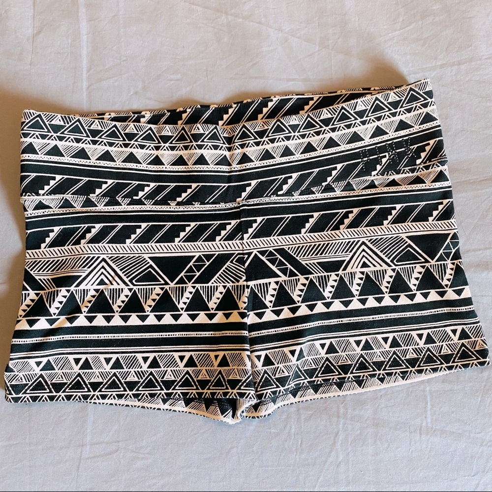 VS Pink Tribal Aztec Yoga Shorts Size Medium